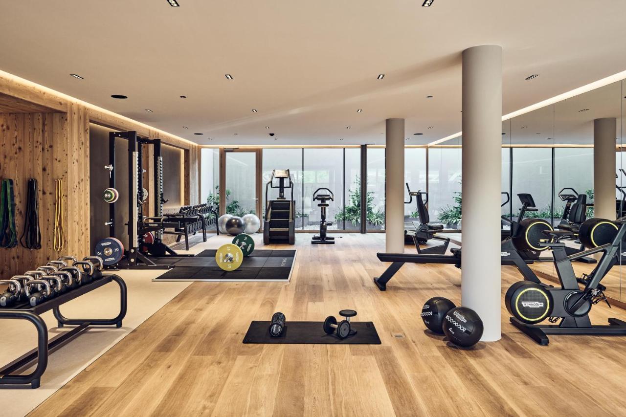 Falkensteiner Hotel Kronplatz - The Leading Hotels Of The World (Adults Only) ريسكوني المظهر الخارجي الصورة A gym in the UK