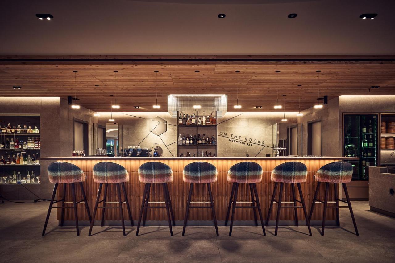 Falkensteiner Hotel Kronplatz - The Leading Hotels Of The World (Adults Only) ريسكوني المظهر الخارجي الصورة The bar at the 1011 Hotel