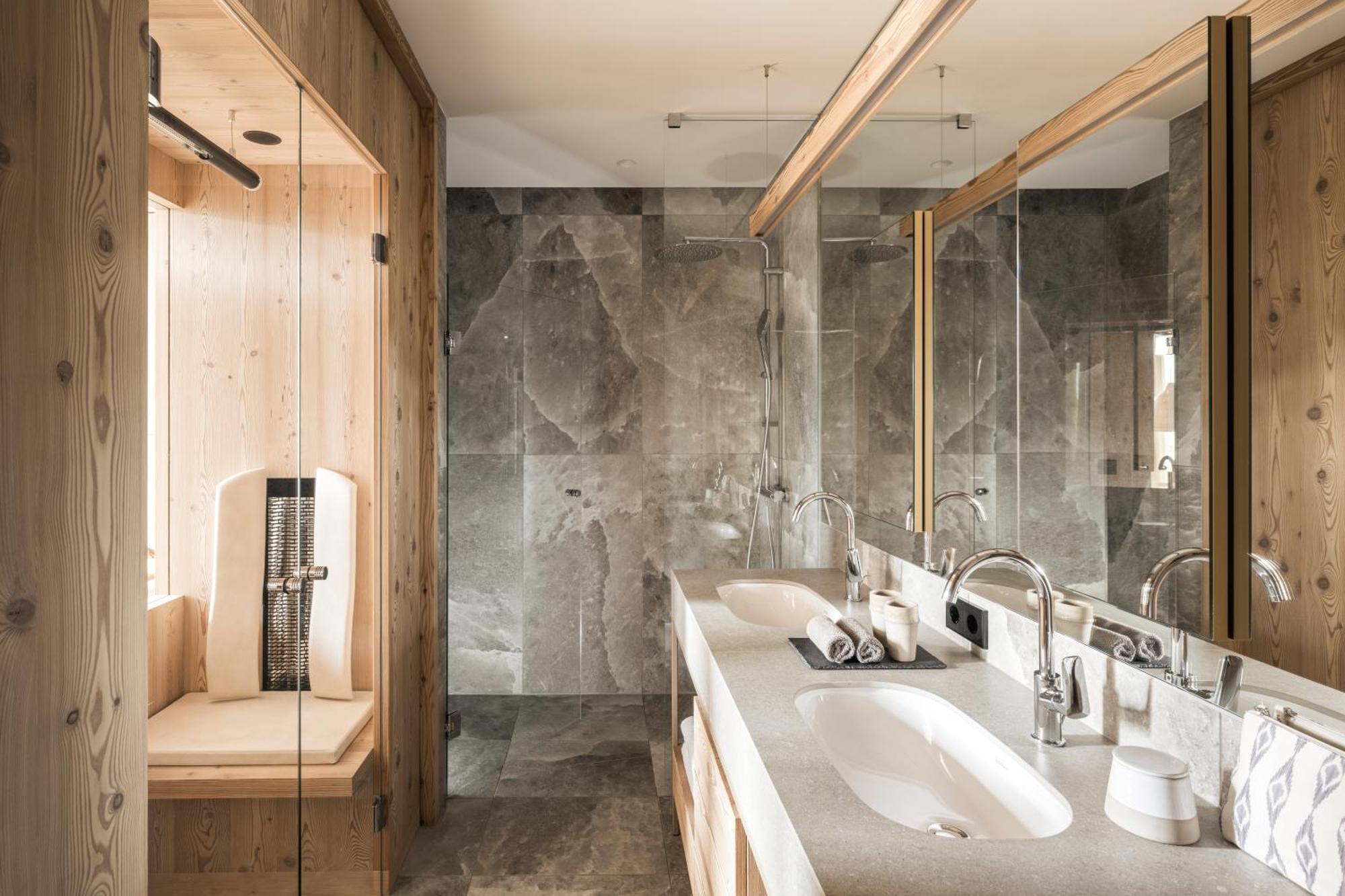 Falkensteiner Hotel Kronplatz - The Leading Hotels Of The World (Adults Only) ريسكوني الغرفة الصورة Bathroom
