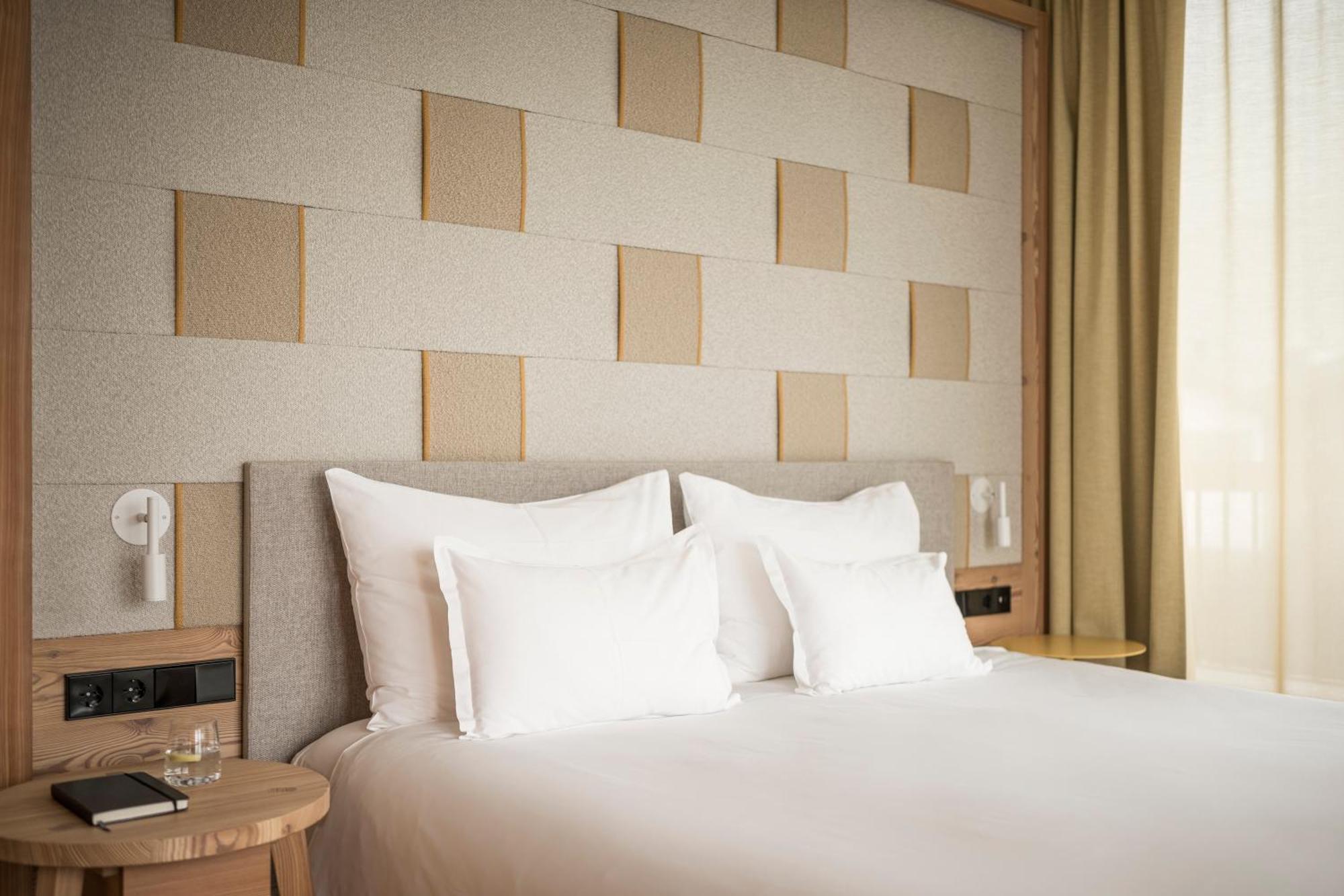 Falkensteiner Hotel Kronplatz - The Leading Hotels Of The World (Adults Only) ريسكوني المظهر الخارجي الصورة A bedroom at the hotel