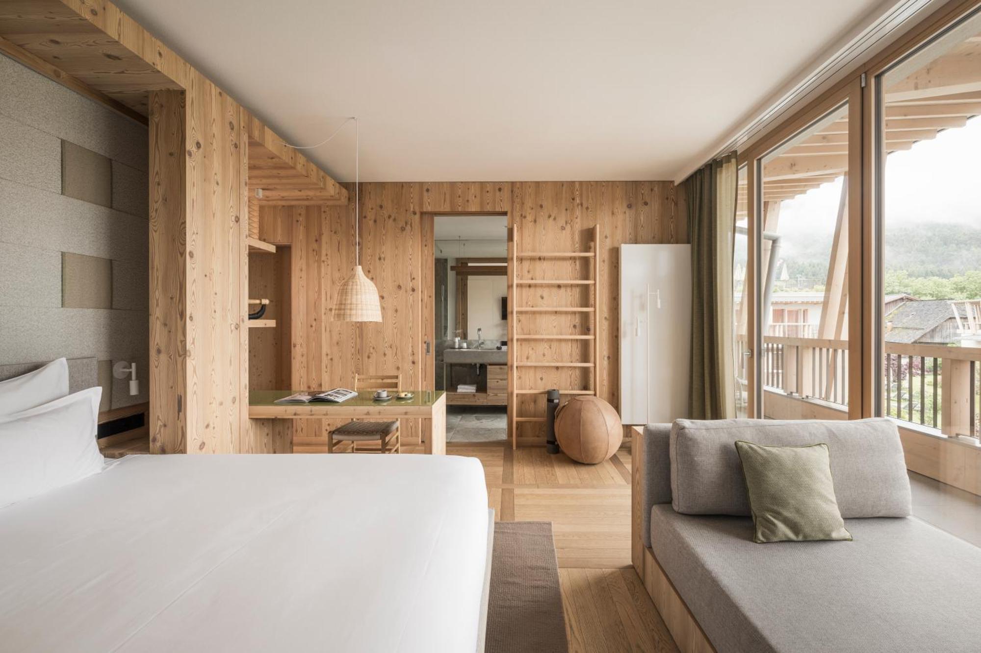 Falkensteiner Hotel Kronplatz - The Leading Hotels Of The World (Adults Only) ريسكوني الغرفة الصورة A room at the 7132 Summit