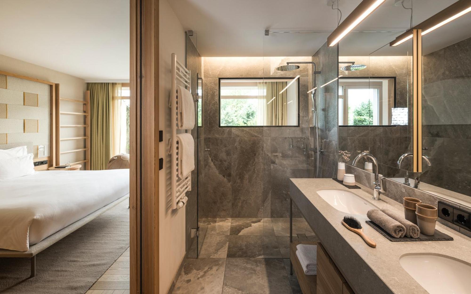 Falkensteiner Hotel Kronplatz - The Leading Hotels Of The World (Adults Only) ريسكوني الغرفة الصورة Bathroom